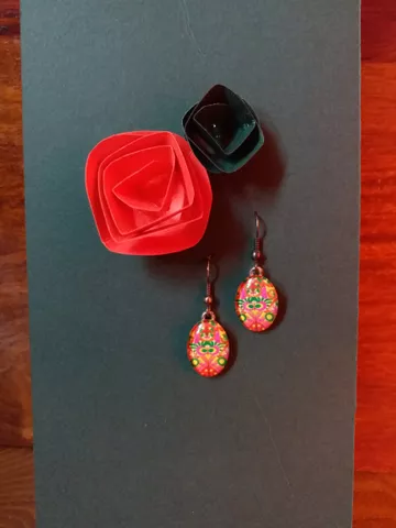 TOUCH OF PINK OVAL GLASS EARRING TOUCH OF PINK OVAL GLASS EARRING