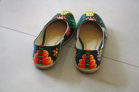 [SOLD] DREAMZZZZ - Hand Painted Shoes - Custom Order