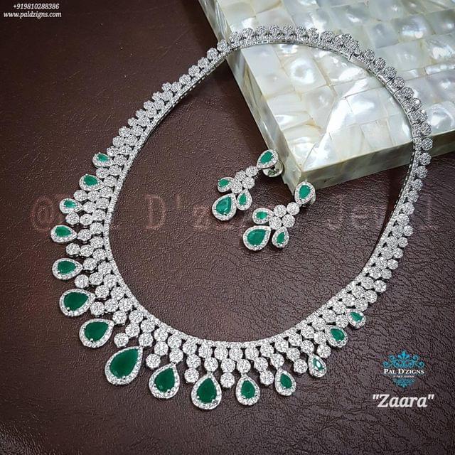 Zaara Emerald Diamond Set