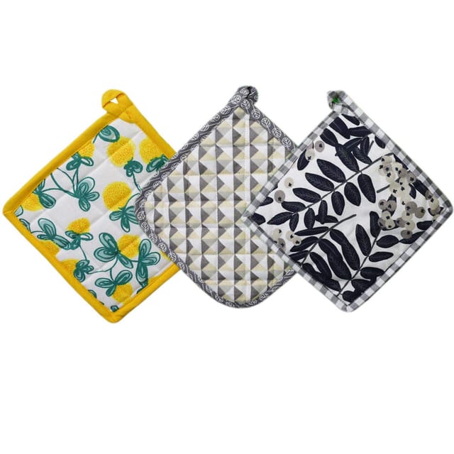 Myesha Home Kitchen Pot Holder 22 cm x 22 cm, 100% Cotton Padded, Pack of 3 (Color and Pattern May Vary)