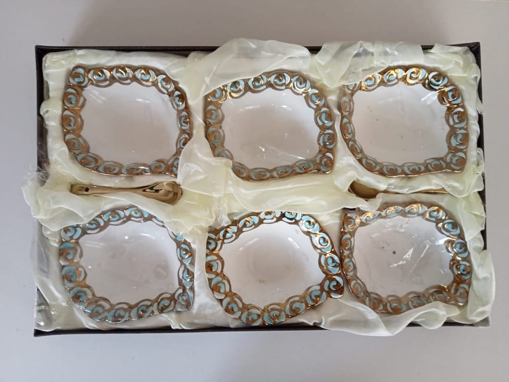 A set of six ceramic ice cream bowl for the scorching summers