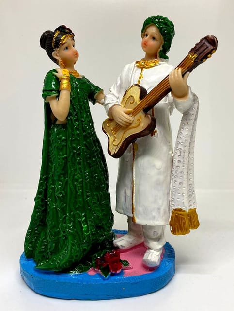 Traditional Couple Statue