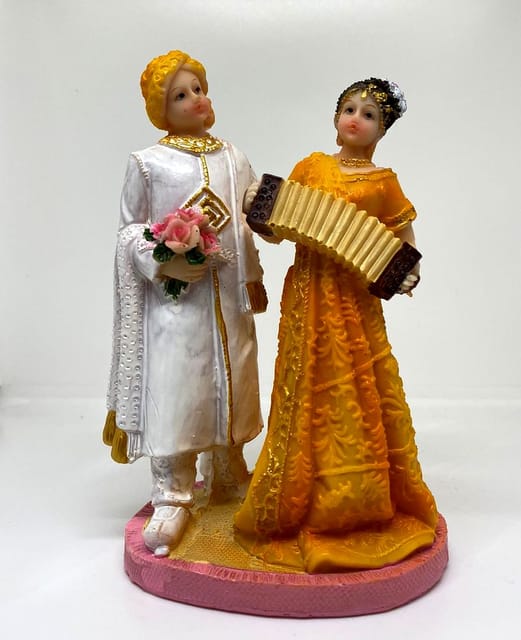 Traditional Couple Statue
