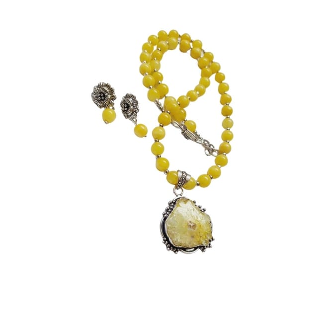 Kalainayam by Aarthi - Yellow Agate Beads with Stone Pendant