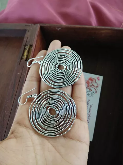ROUND EARRING