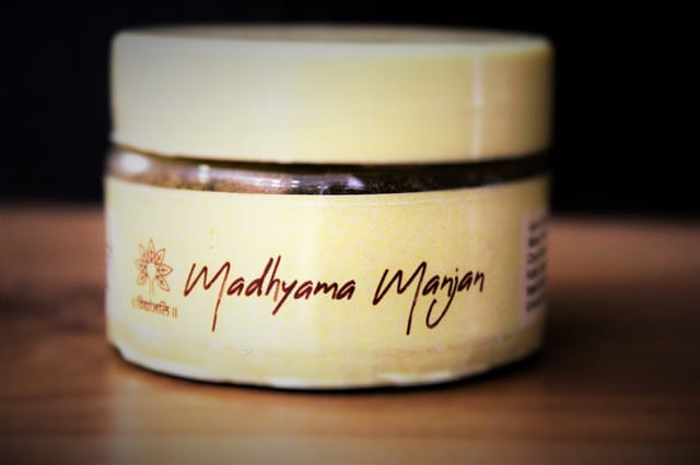 Madhyama Dant Manjan 30 gm